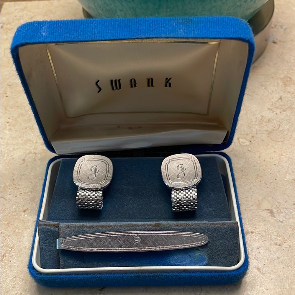 SWANK Silver Cufflinks and Tie Bar Set letter G in silver